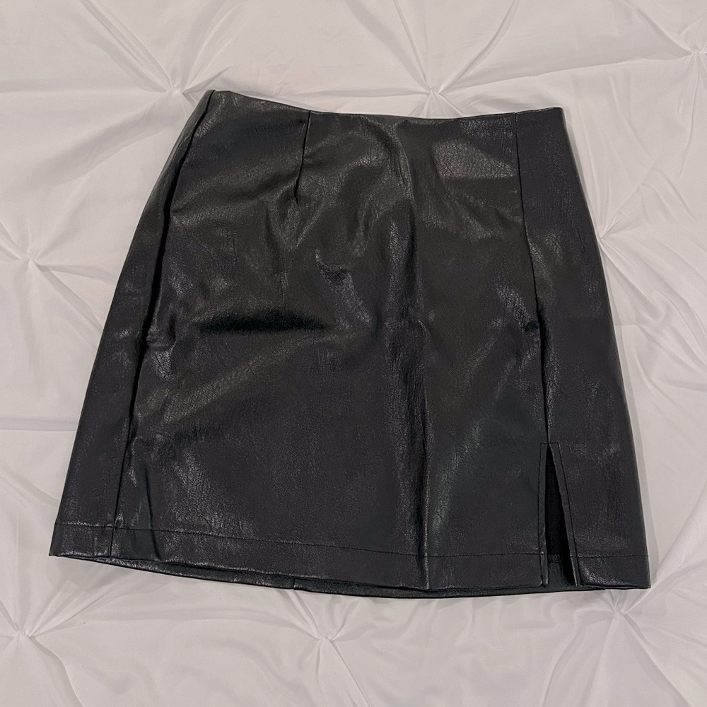 Women’s faux black leather mini skirt- size 6